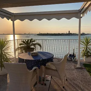 https://oasis-golden-lagoon-chalet.hotelinveneto.com